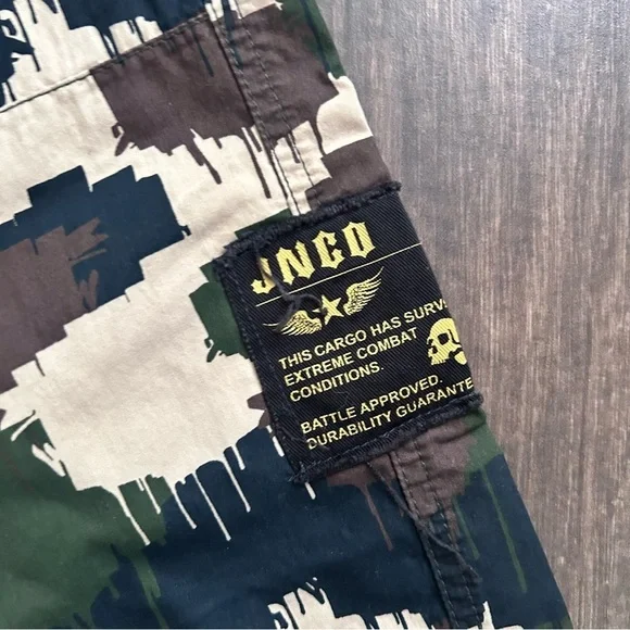 JNCO Men’s Camo Print L.A. Unit Skull Embossed Cargo Pants Sz 30 - Picture 5 of 13